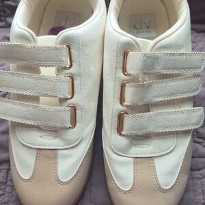 DV by Dolce Vita Cream & Beige Womens Velcro Sneakers with Gold Accents